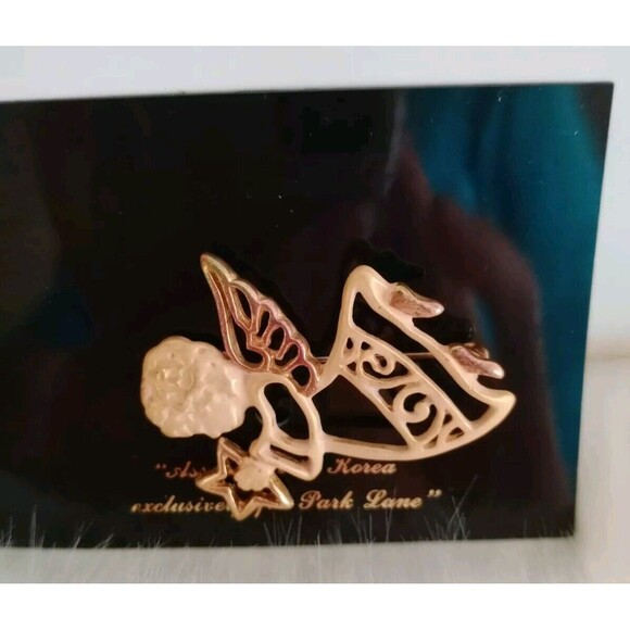 Vintage Gold Tone Angel Holding A Star Brooch 2” L Womens Jewelry Christmas - Picture 3 of 4